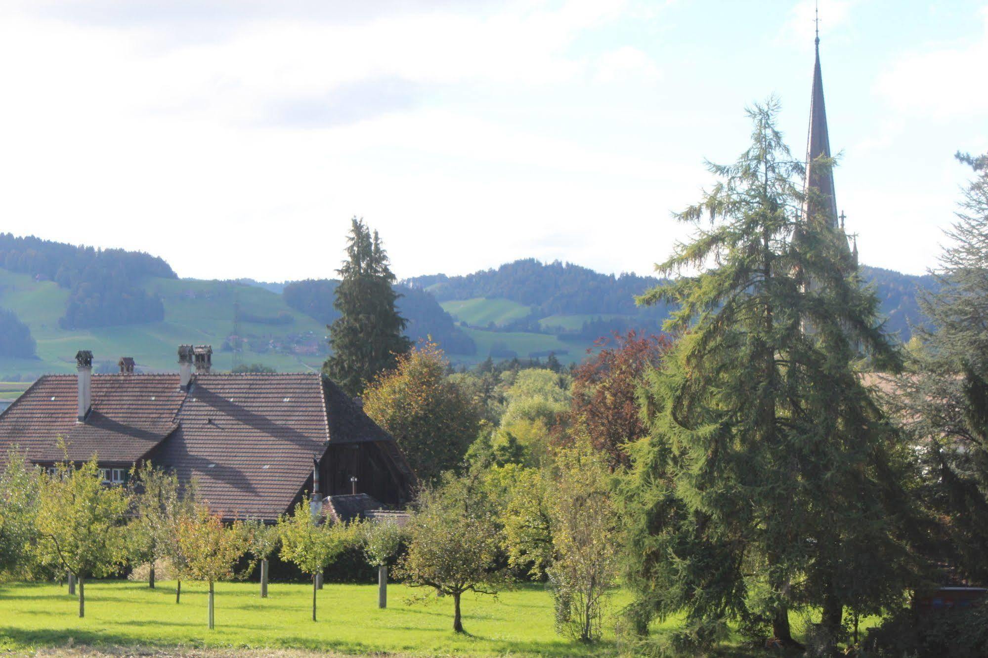 Gemeinschaftshaus Im Oberdorf Lutzelfluh Luaran gambar